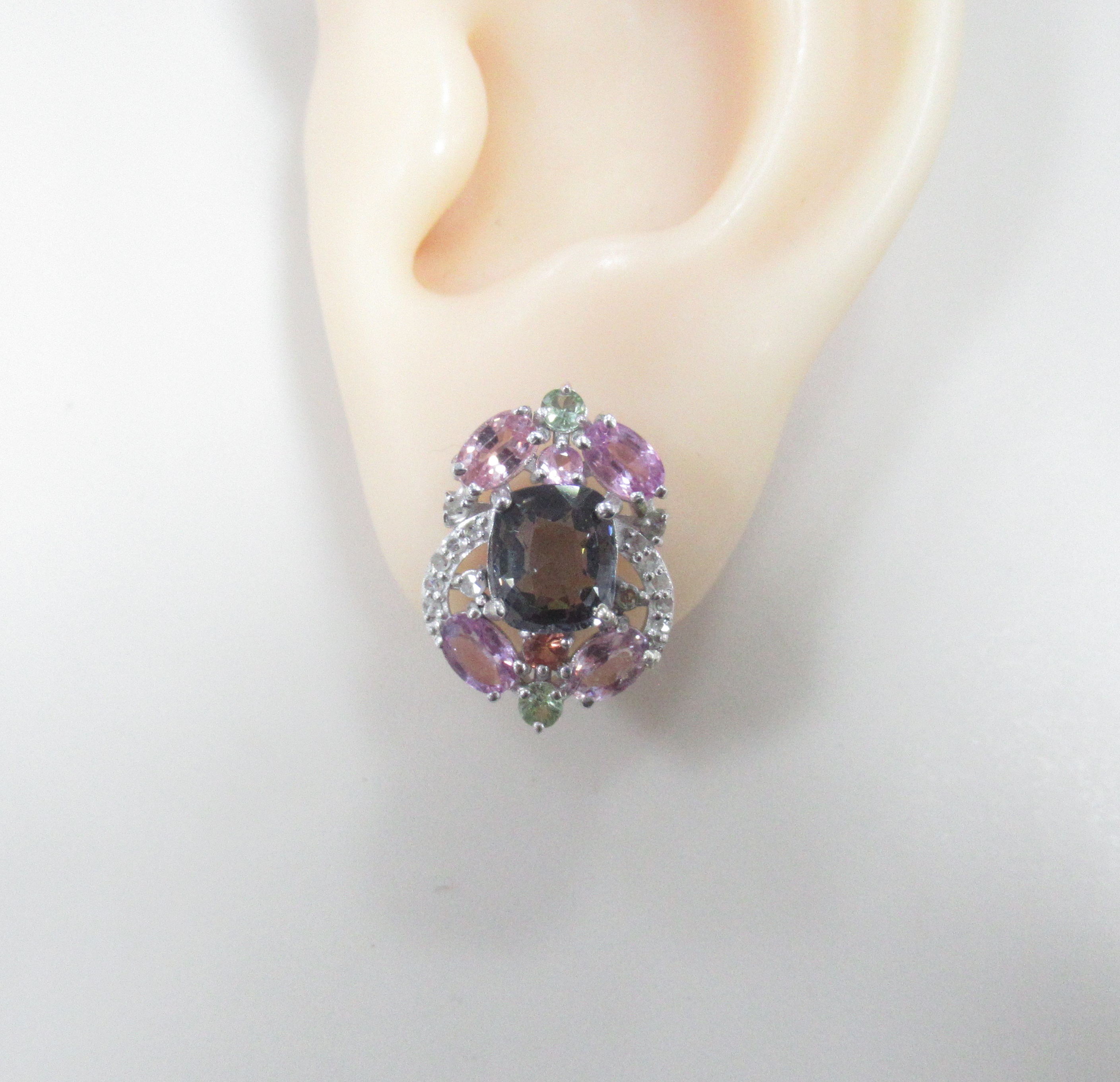 Серебряные серьги 925 пробы; вставки 2 Шпинель фиолет. 5,60ct; 16 Турмалин мульти 1,89ct; 28 Бр.НВО-роза 0,17ct 3/8;